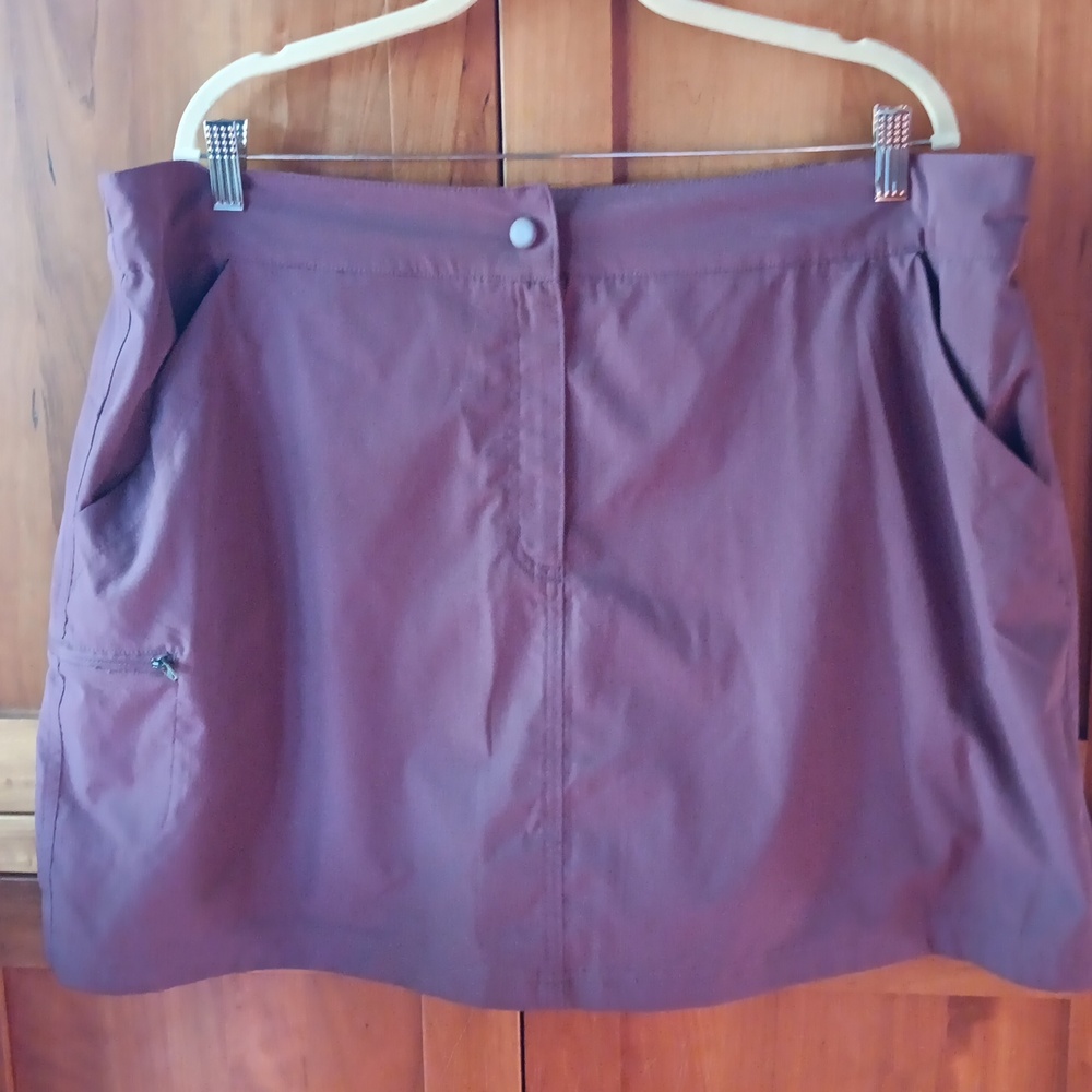 32 Cool grape skort, like new, size XXL